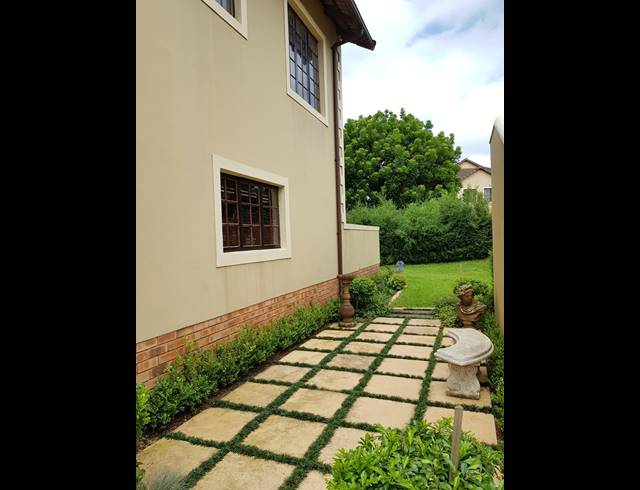 3 BEDROOM HOUSE RENTED IN CLIFTON HILL ESTATE